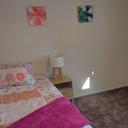 Cozy, New, Private 3 Bedroom Home Hamilton Ngoại thất bức ảnh